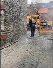 Hydrogommage d_un mur en pierre